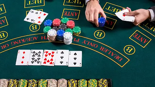 kham-pha-the-gioi-poker-online-day-hap-dan-tai-vietgames
