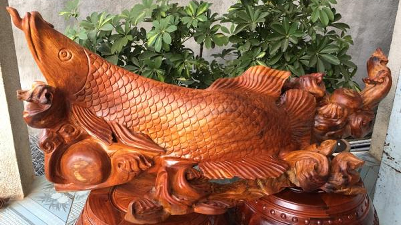 Chất liệu và hình thức tượng tranh cá chép vượt Vũ Môn